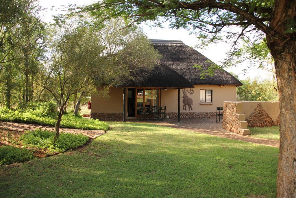 Ukutula Lion Lodge Beestekraal  Bilik gambar