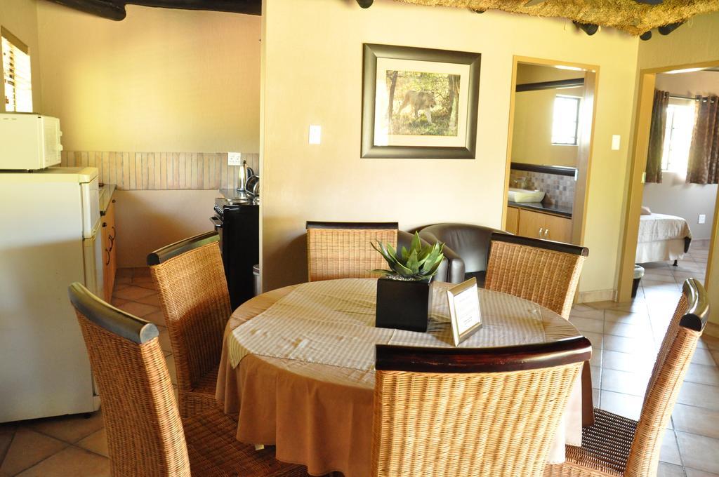 Ukutula Lion Lodge Beestekraal  Bilik gambar