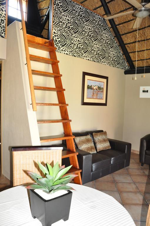 Ukutula Lion Lodge Beestekraal  Bilik gambar