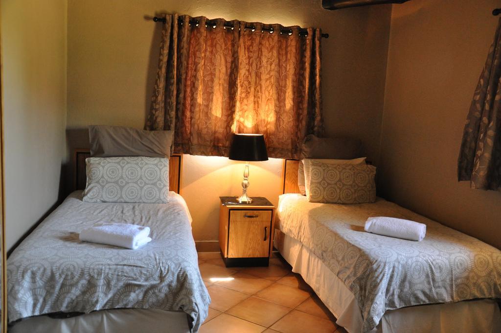Ukutula Lion Lodge Beestekraal  Bilik gambar