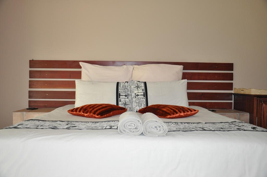 Ukutula Lion Lodge Beestekraal  Bilik gambar