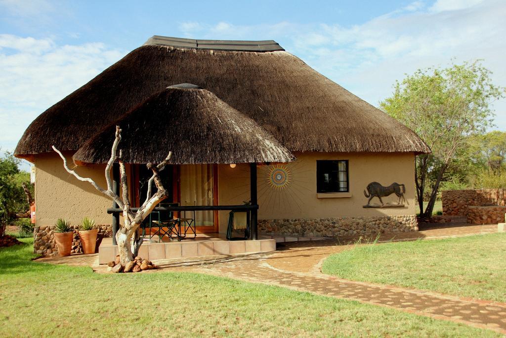 Ukutula Lion Lodge Beestekraal  Bilik gambar