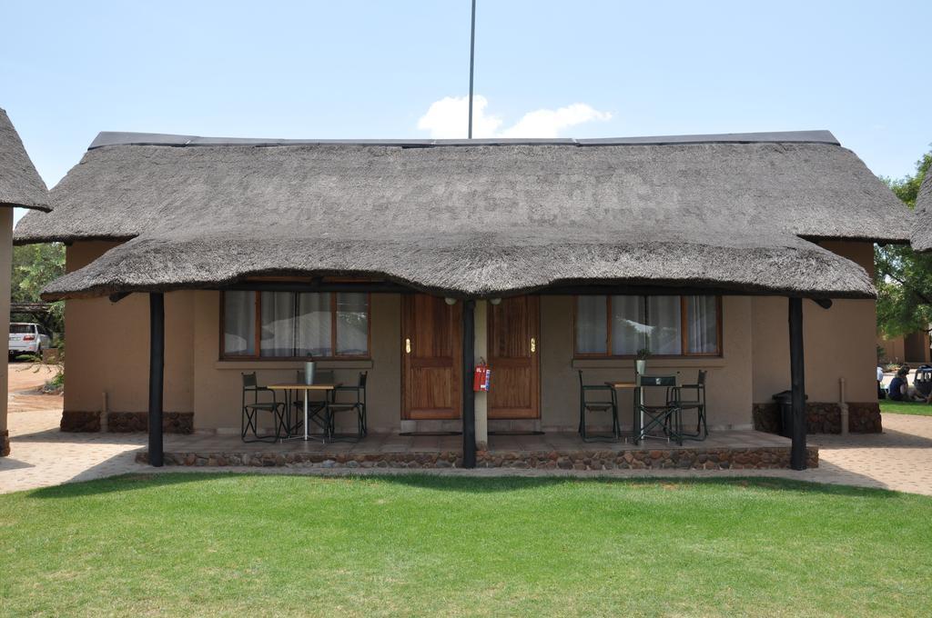 Ukutula Lion Lodge Beestekraal  Bilik gambar