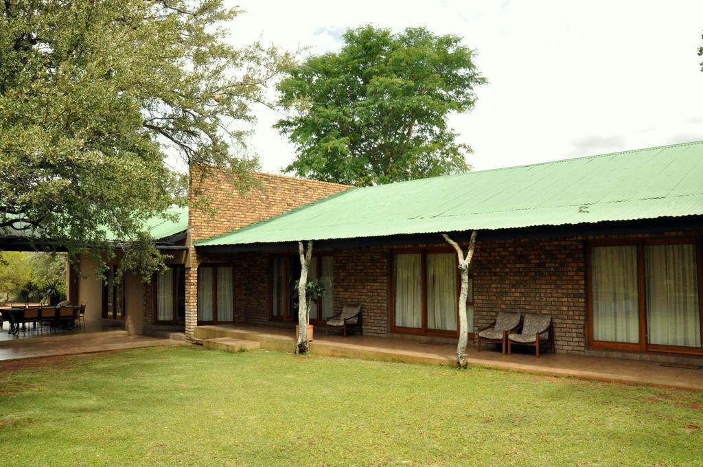 Ukutula Lion Lodge Beestekraal  Bilik gambar