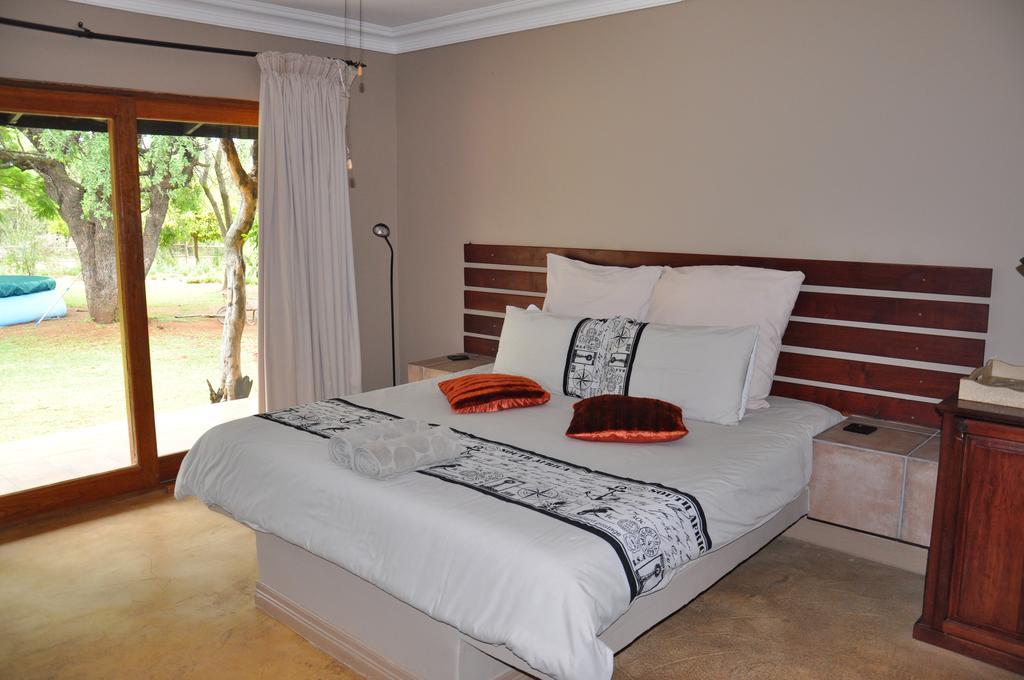 Ukutula Lion Lodge Beestekraal  Bilik gambar